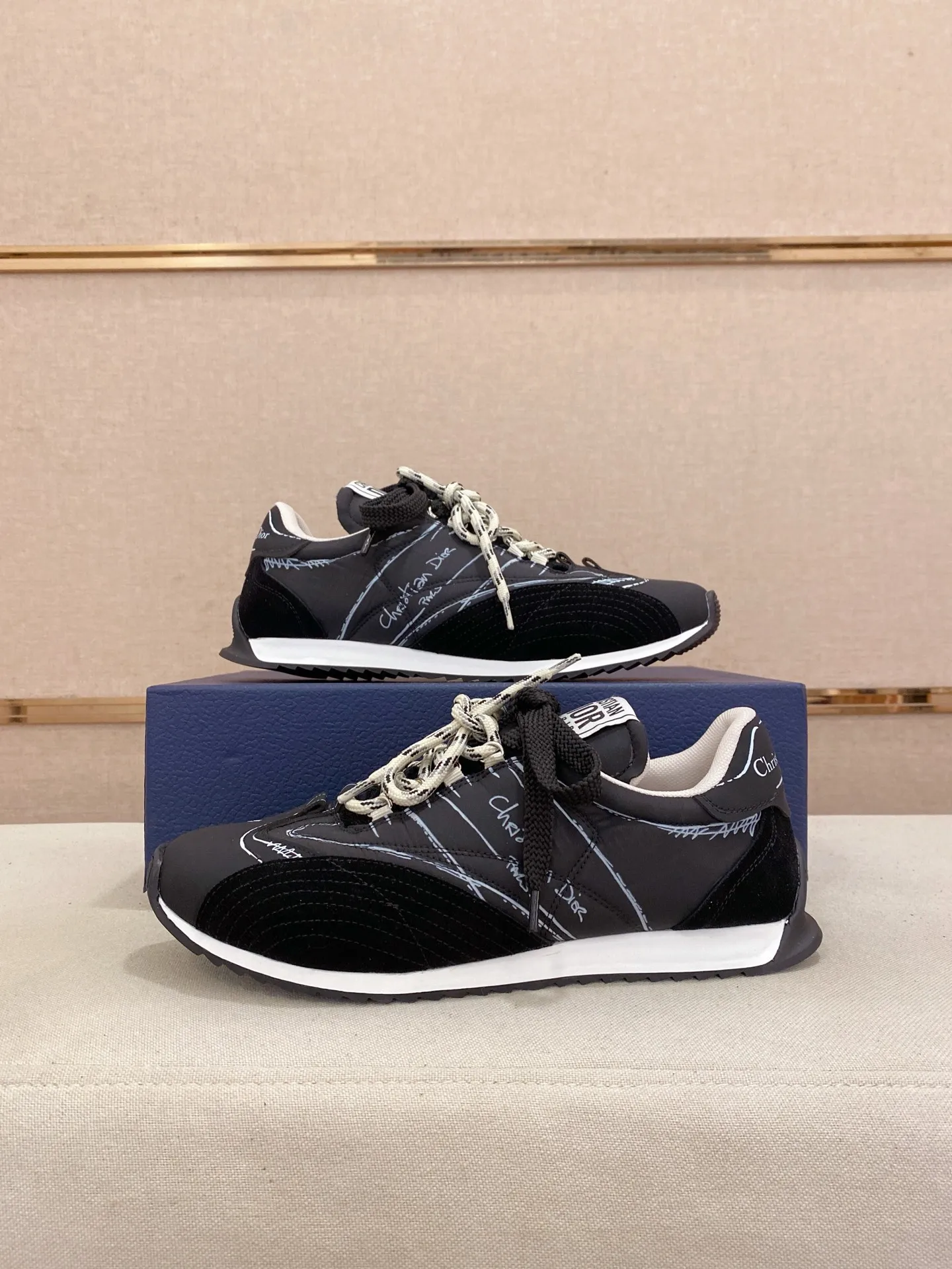 Men's shoes💰: 500💰Couple style💏 [Dior·Dior] New casual sports style men's shoes, new spring and summer design, perfect workmanship, lace-up lazy style to create wardrobe quality, upper: imported first-layer cowhide, mesh breathable lining soft and comfortable, ultra-light TPU wear-resistant outsole, simple, versatile fashion men's shoes, excellent color code number 35--44. (45,46 customized items are not returnable or exchangeable)